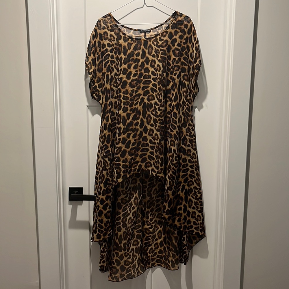 Fun high-low top